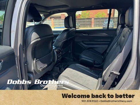 Used 2025 Jeep Grand Cherokee L Altitude RWD image 12