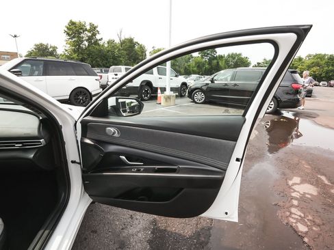 Used 2023 Hyundai Elantra Limited w/ Cargo Package FWD image 15