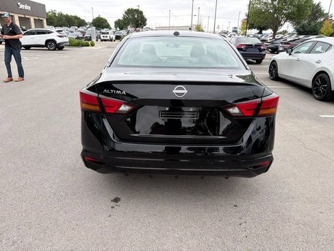 Used 2025 Nissan Altima 2.5 SV FWD image 8