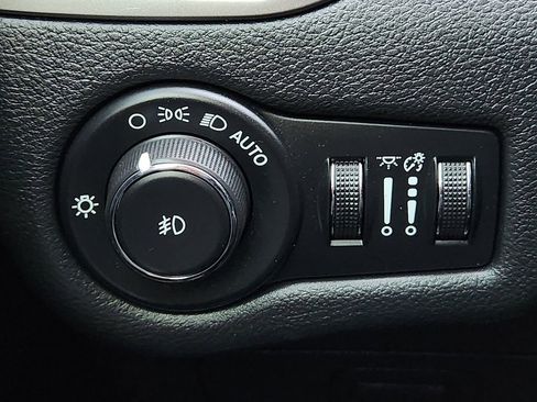 Used 2020 Jeep Cherokee Latitude Plus FWD image 23