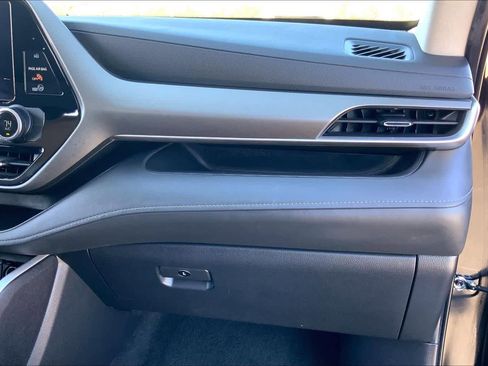 Certified 2024 Toyota Highlander LE image 18