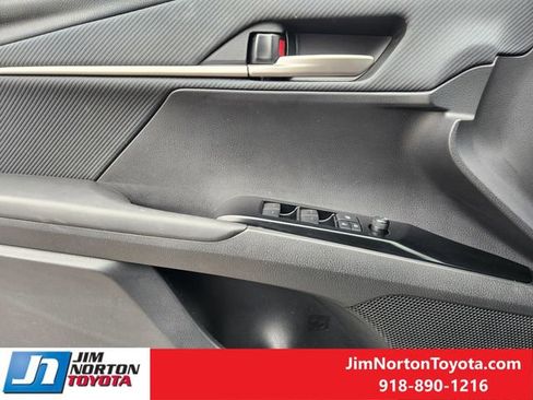 Used 2025 Toyota Camry SE image 24