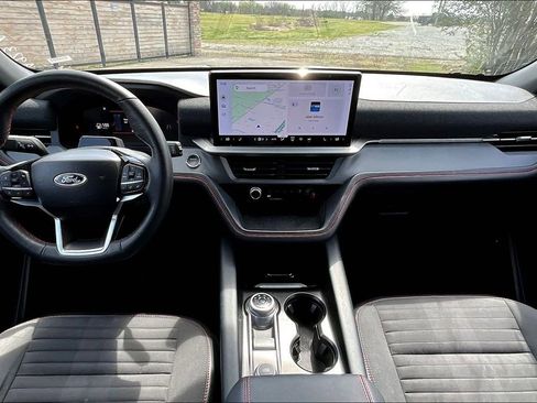 Used 2025 Ford Explorer ST-Line w/ ST-Line Street Pack image 12