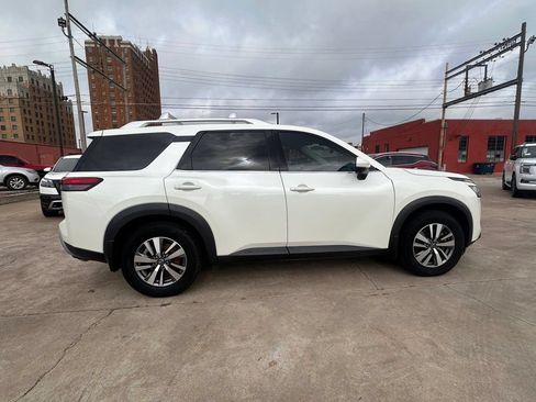 Certified 2022 Nissan Pathfinder SL w/ SL Black Package FWD image 8