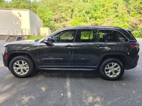 Used 2023 Jeep Grand Cherokee Limited w/ Luxury Tech Group II AWD/4WD image 11