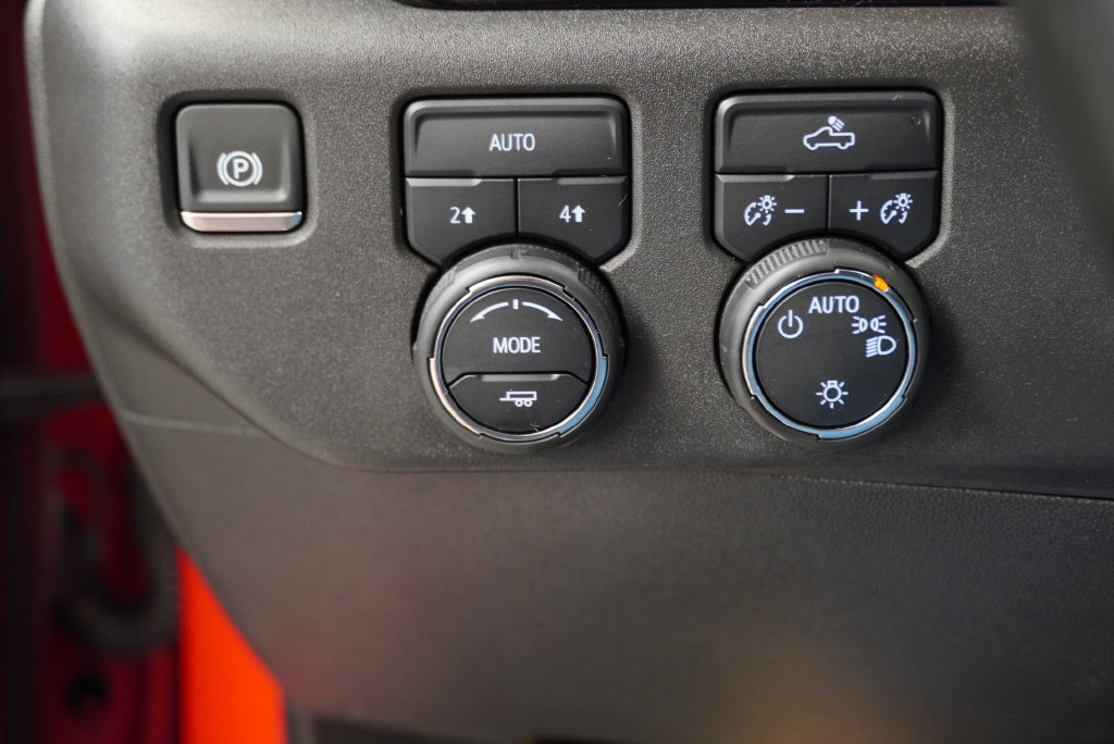 Used 2024 Chevrolet Silverado 1500 LT AWD/4WD image 29