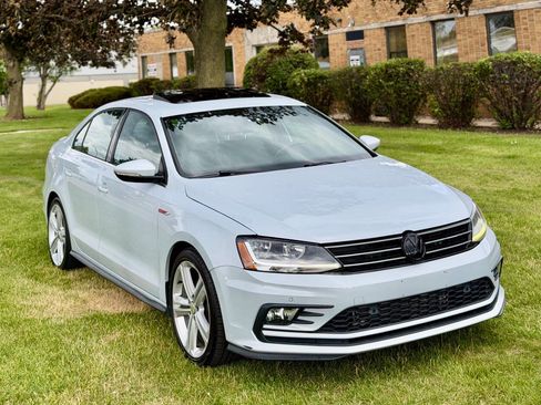 Used 2017 Volkswagen Jetta GLI FWD image 2