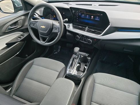 Used 2025 Chevrolet Trax LT FWD image 23