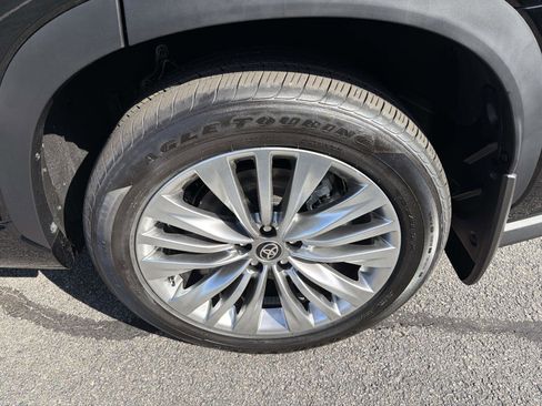 New 2026 Toyota Highlander Platinum AWD/4WD image 5