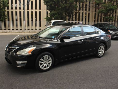 Used 2015 Nissan Altima 2.5 S w/ Power Driver Seat Package FWD image 12