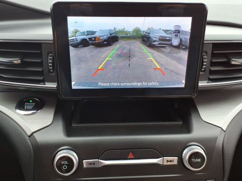 Used 2020 Ford Explorer XLT w/ Equipment Group 202A AWD/4WD image 15