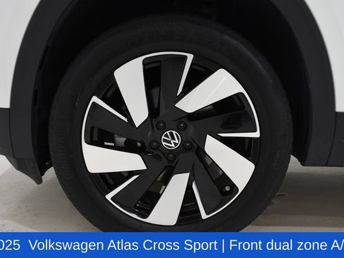 Used 2025 Volkswagen Atlas Cross Sport SE AWD/4WD image 6