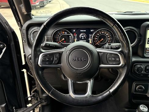 Used 2019 Jeep Wrangler Unlimited Sahara image 20