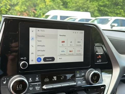 Certified 2024 Toyota Highlander XLE AWD/4WD image 15