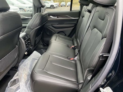 New 2025 Jeep Grand Cherokee Limited image 7