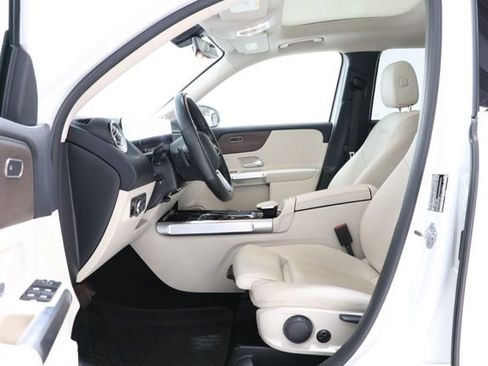 Used 2022 Mercedes-Benz GLB 250 4MATIC image 14