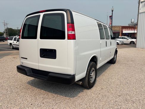 Used 2019 Chevrolet Express 3500 w/ Driver Convenience Package image 3