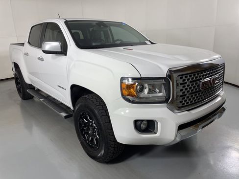 Used 2018 GMC Canyon Denali image 2