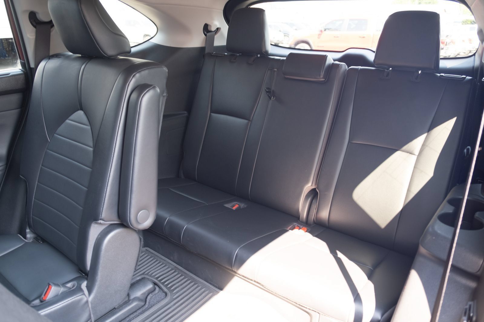 Used 2021 Toyota Highlander XLE AWD/4WD image 19