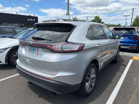 Used 2018 Ford Edge Titanium w/ Equipment Group 302A AWD/4WD image 3