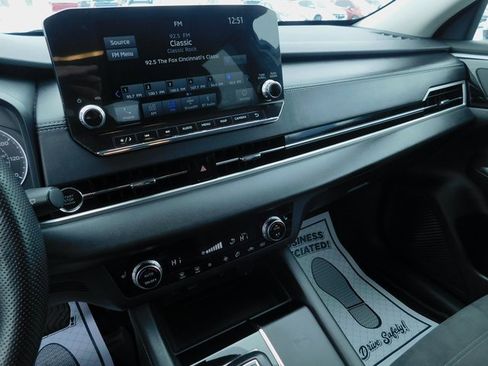 Used 2024 Mitsubishi Outlander SE image 32