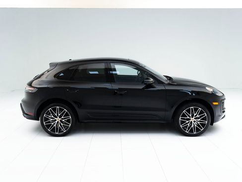 Certified 2025 Porsche Macan AWD/4WD image 8