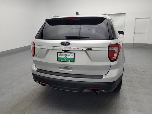Used 2018 Ford Explorer XLT image 7