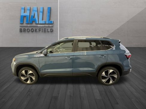 New 2026 Volkswagen Taos SE image 2