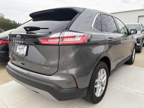 Used 2024 Ford Edge SEL w/ Convenience Package image 4