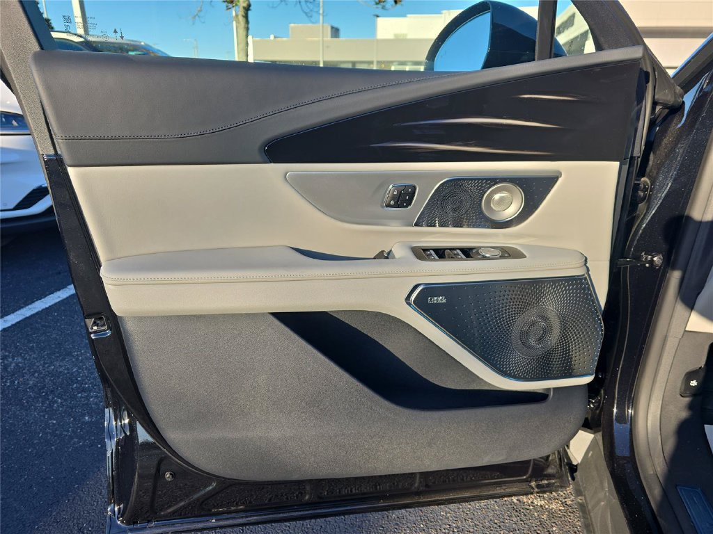 New 2026 Lincoln Nautilus Reserve AWD/4WD image 10