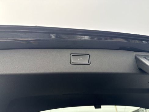 New 2025 Volkswagen Tiguan SE image 43