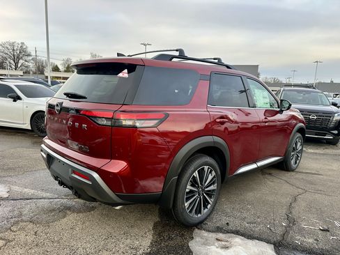 New 2026 Nissan Pathfinder Platinum image 4