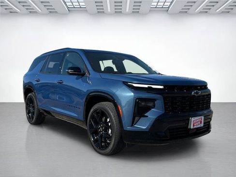 Used 2024 Chevrolet Traverse RS image 2