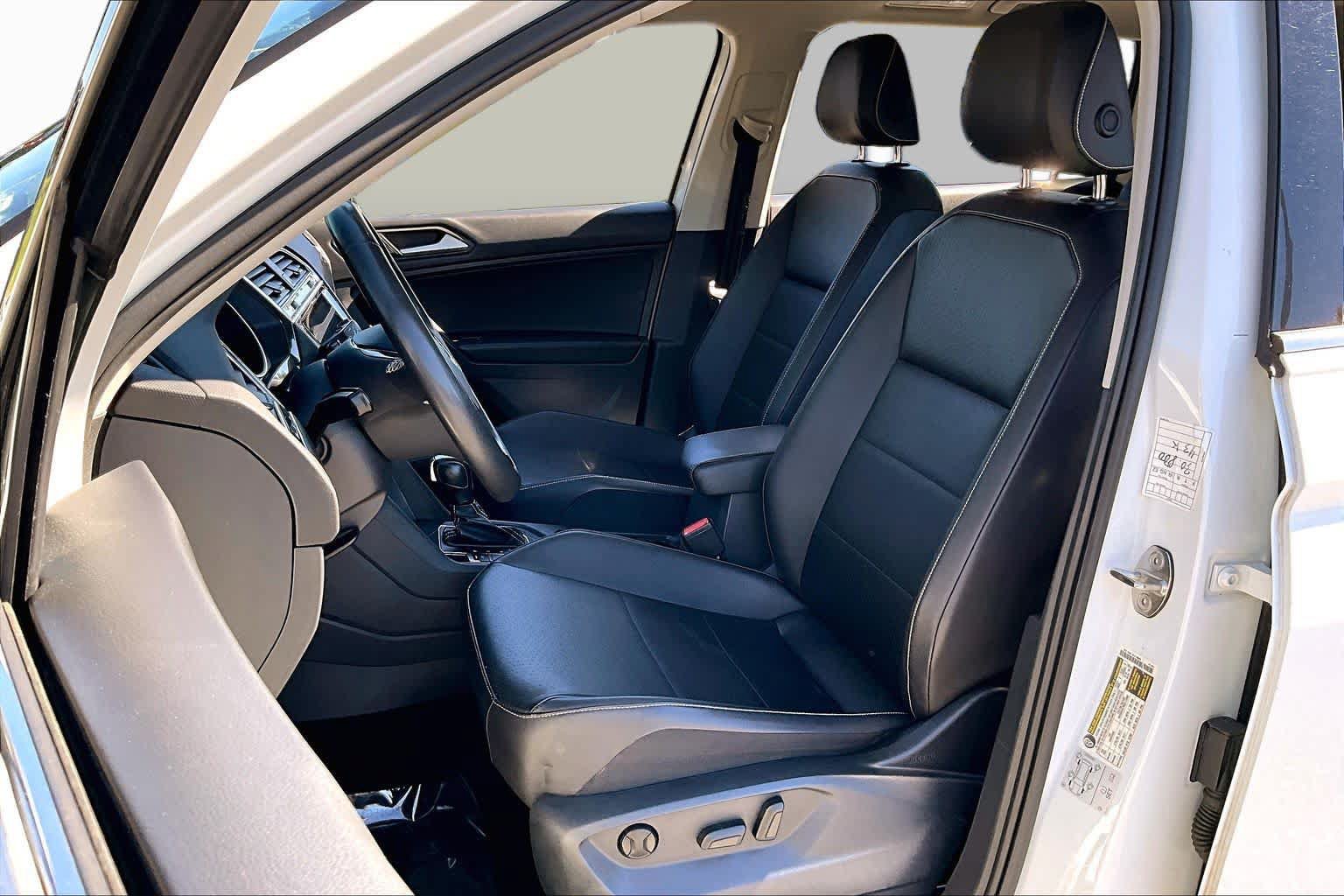 Used 2021 Volkswagen Tiguan SE w/ Panoramic Sunroof Package FWD image 8