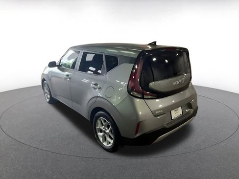 Used 2025 Kia Soul LX w/ LX Technology Package image 11