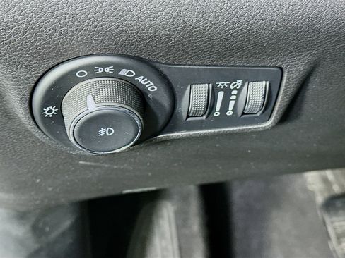 Used 2023 Jeep Compass Limited image 17