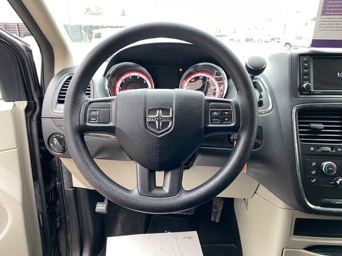 Used 2018 Dodge Grand Caravan SE image 17