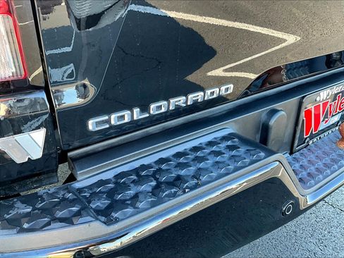 Used 2025 Chevrolet Colorado W/T AWD/4WD image 25