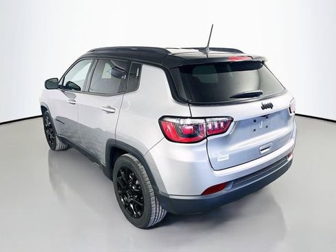 Used 2022 Jeep Compass Altitude FWD image 6