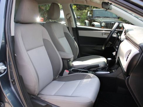 Used 2017 Toyota Corolla LE FWD image 29
