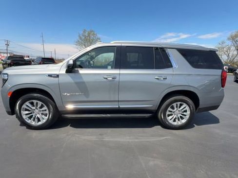 Used 2023 GMC Yukon SLT w/ SLT Luxury Package AWD/4WD image 5