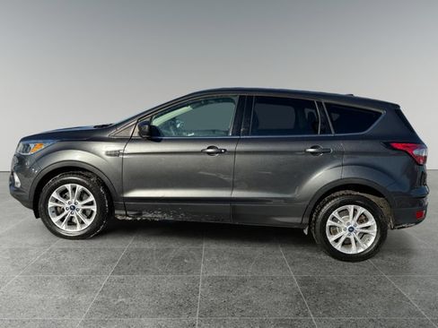 Used 2017 Ford Escape SE image 2