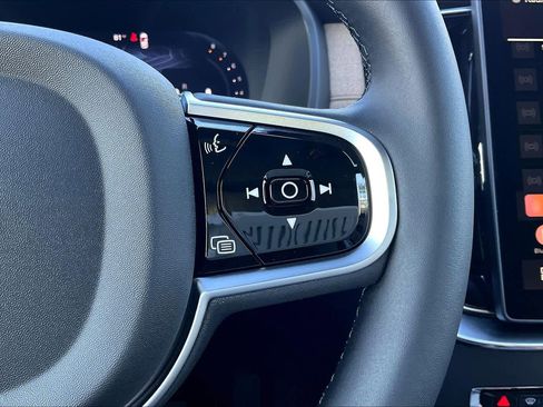 New 2026 Volvo XC90 B6 Plus w/ Protection Package Premier image 18