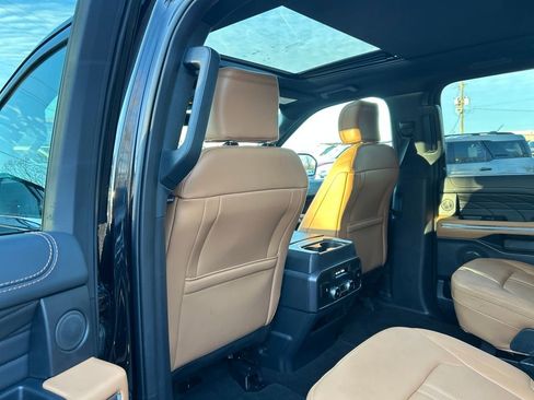 Used 2024 Ford Expedition Platinum image 39