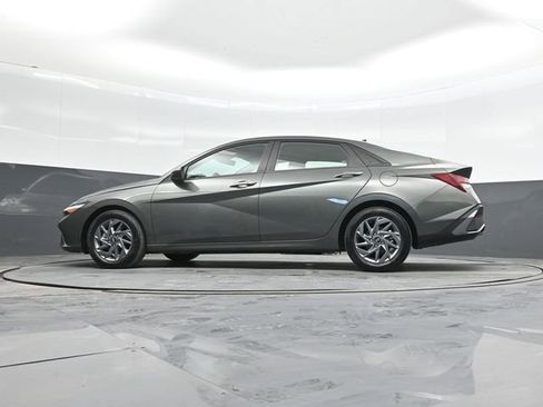 Used 2024 Hyundai Elantra SEL image 43