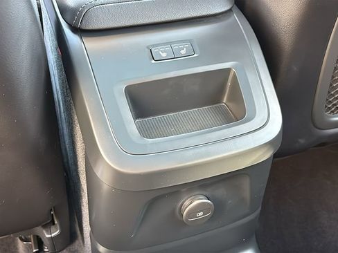 Used 2023 Volvo XC60 T8 Plus w/ Climate Package AWD/4WD image 9