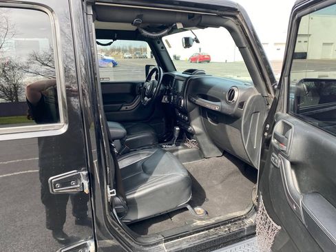 Used 2018 Jeep Wrangler Unlimited Sahara AWD/4WD image 12