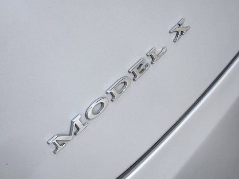 Used 2018 Tesla Model X 75D image 25