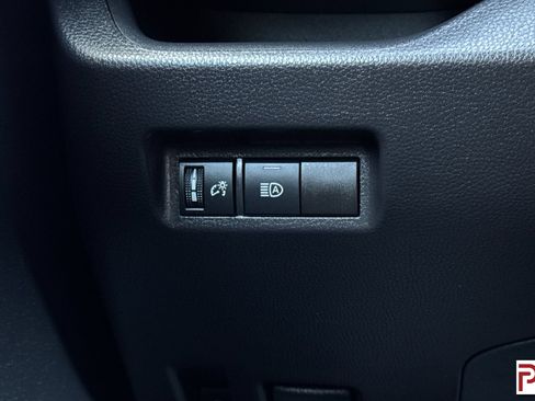 Used 2025 Toyota RAV4 XLE AWD/4WD image 32