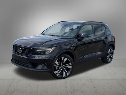 Used 2023 Volvo XC40 B5 Plus w/ Protection Package Premier AWD/4WD image 1